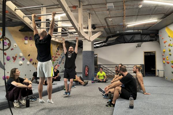 Hanging exercises on bars